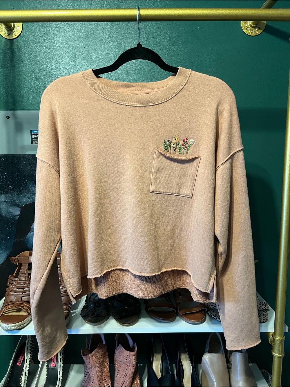 Brown Embroidered Pocket Cropped Sweatshirt